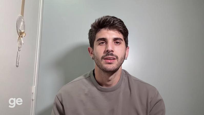 Beraldo é elogiado por Luis Enrique após estreia como volante titular do PSG