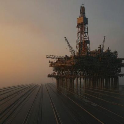 Preço do petróleo pode manter impulso em abril, aponta previsão