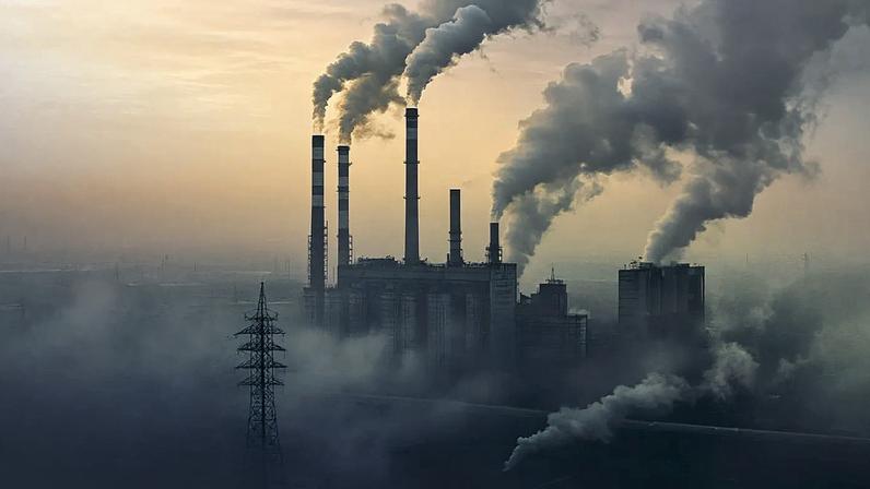 Riot vende 3.778 BTC no Q1 com mudança de estratégia de mineração