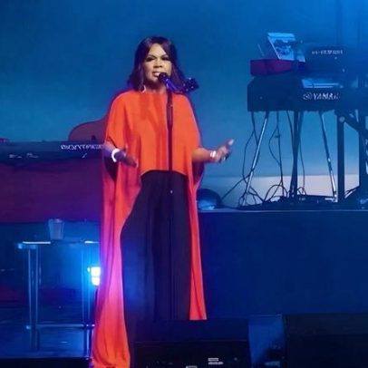 CeCe Winans lança canção Jesus Paid It All