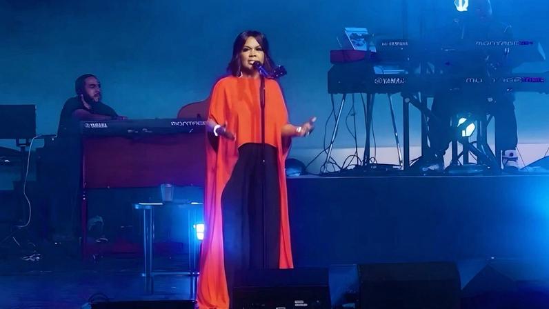 CeCe Winans apresenta a nova versão do hino 'Jesus Paid It All' em projeto musical.