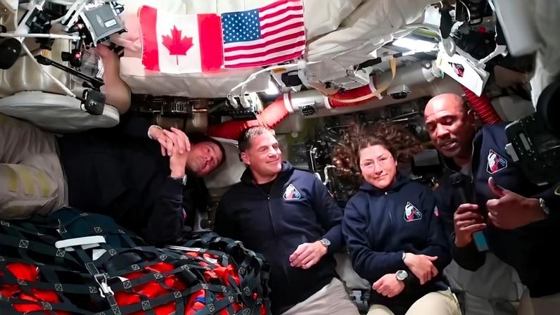 Astronauta da Artemis II envia mensagem de Páscoa a partir do espaço