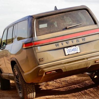 Rivian registra aumento de vendas, apesar de desafios do mercado de EV