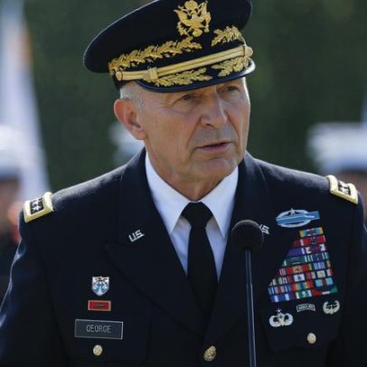 Secretário de Defesa dos EUA demite chefe do Exército