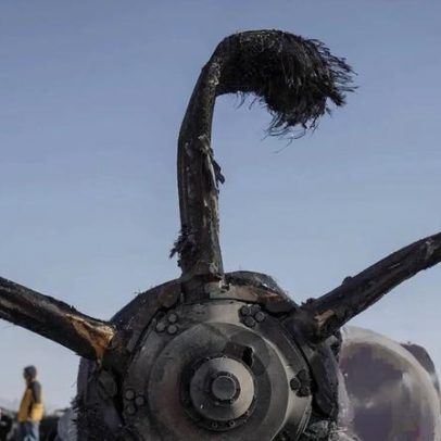 Destroços de avião no local de missão dos EUA no Irã