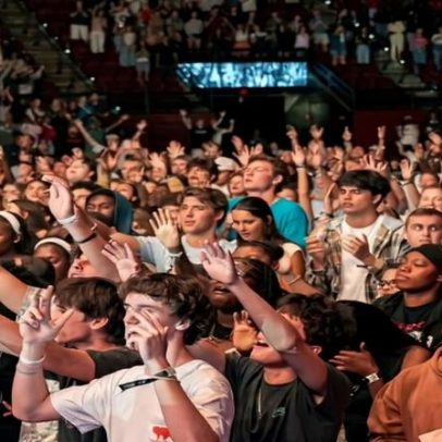 Mais de 4 mil alunos ouvem o Evangelho e dezenas são batizados nos EUA