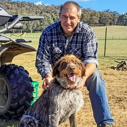 Irmãs do policial morto por Dezi Freeman querem processar polícia por falha