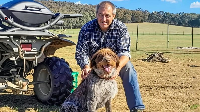 Irmãs do policial morto por Dezi Freeman querem processar polícia por falha