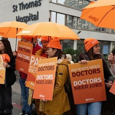 NHS pede pacientes não adiar atendimento durante greve de médicos na Inglaterra