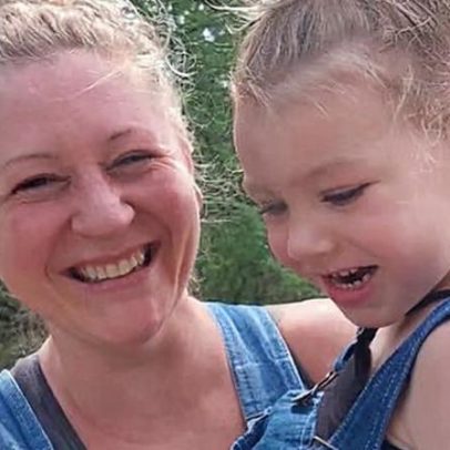 Mulher canadense detida com filha pela ICE é libertada após quase três semanas