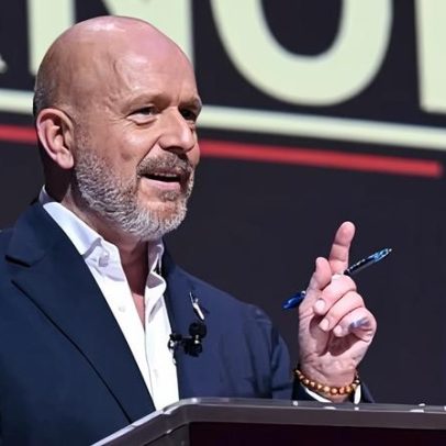 Trump apoia ex-Fox Hilton na corrida ao governo da Califórnia