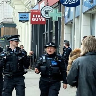 Pais devem assumir responsabilidade após distúrbios em Londres, dizem policiais