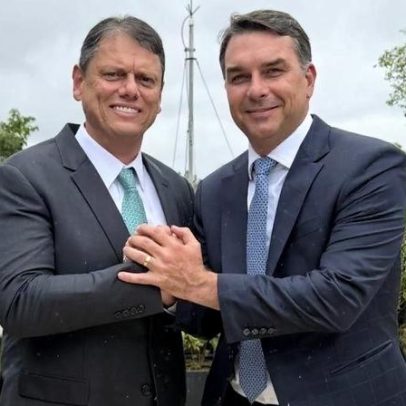 Flávio Bolsonaro afirma que votaria em Tarcísio em vez de em si mesmo