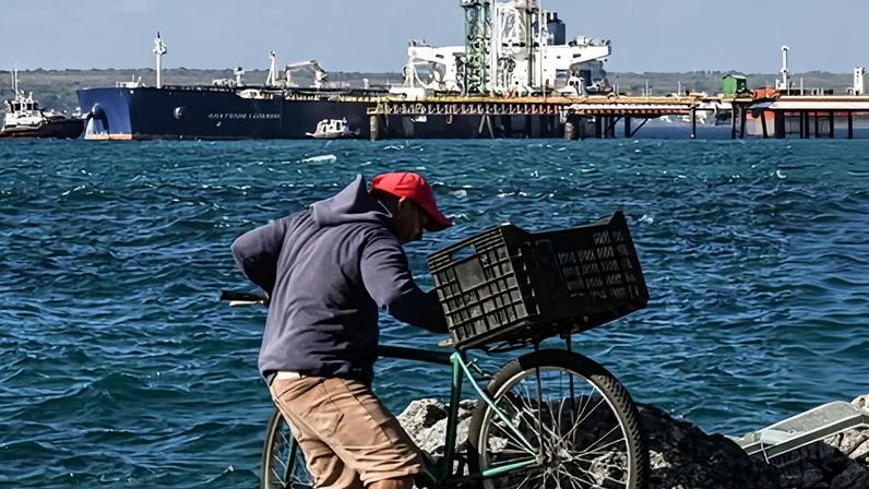 Cubanos avaliam diplomacia com petroleiros em busca de progresso com EUA