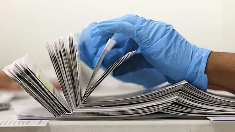 Procuradores democratas processam Trump por ordem que restringe voto pelo correio