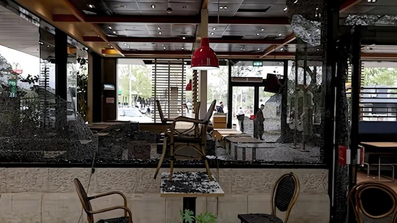 Irã lança ofensiva de mísseis; alerta ataques destrutivos contra EUA e Israel