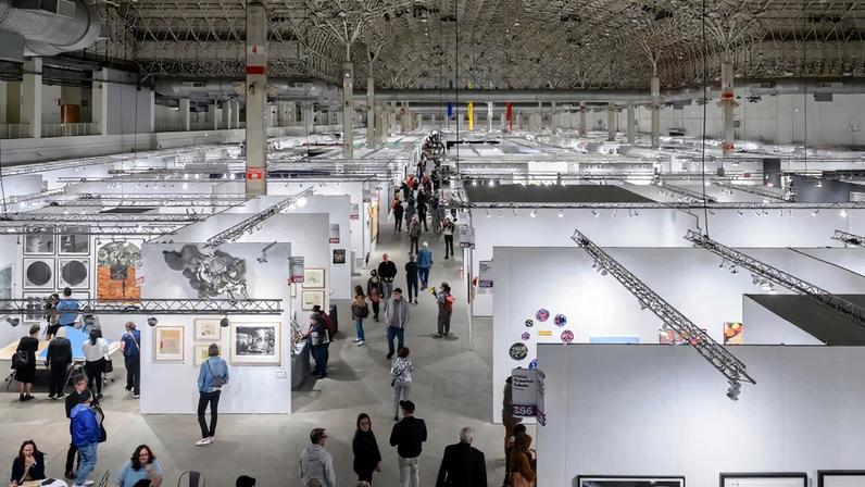 This year’s fair has around 40 fewer galleries participating than in 2025 (pictured), allowing for a more spacious layout at Navy Pier