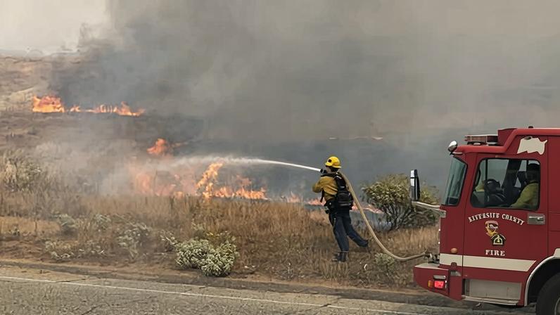 Proteção na Califórnia contém partes de incêndio que queimaram 4.100 acres