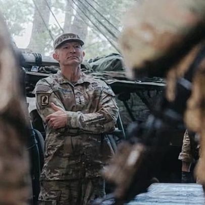 Chefe do Exército dos EUA deixa cargo após pressão atribuída de Hegseth