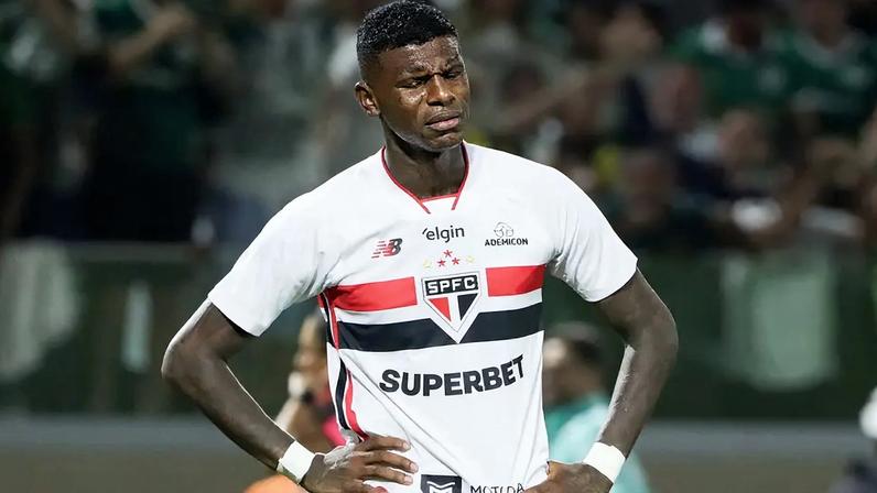 Torcedores do São Paulo mandam recado a Arboleda: Não volte