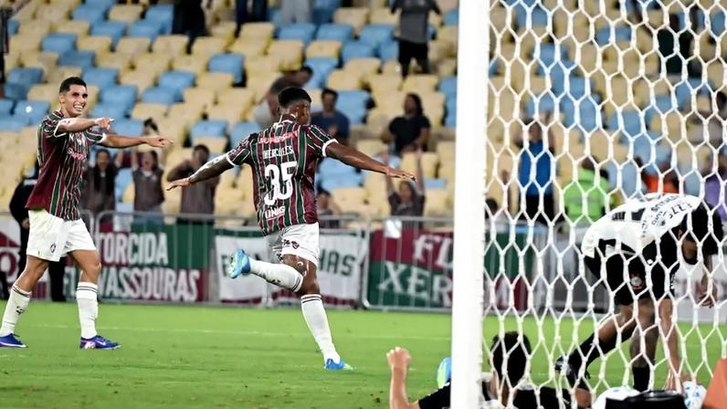 Fluminense vence o Corinthians e assume a vice-liderança do Brasileirão