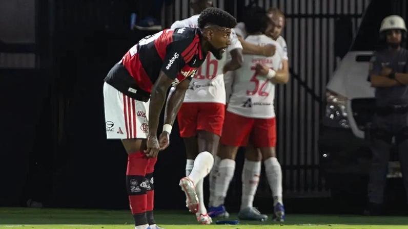 Bragantino vence Flamengo e quebra invencibilidade com placar elástico