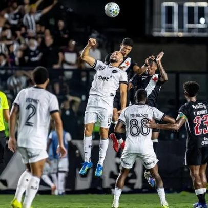 Vasco vence Botafogo em duelo no Carioca