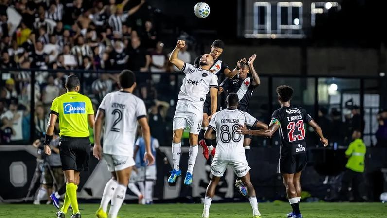 Vasco vence Botafogo em duelo no Carioca