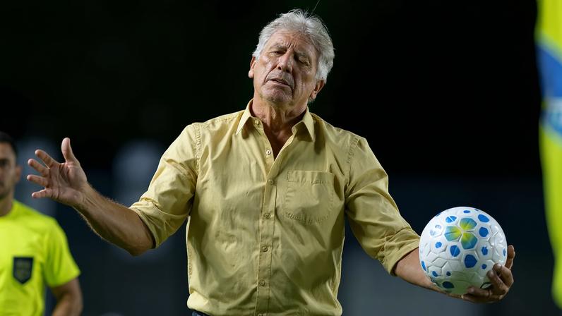 Reservas e jovens do sub-20 treinam Vasco para enfrentar Barracas Central