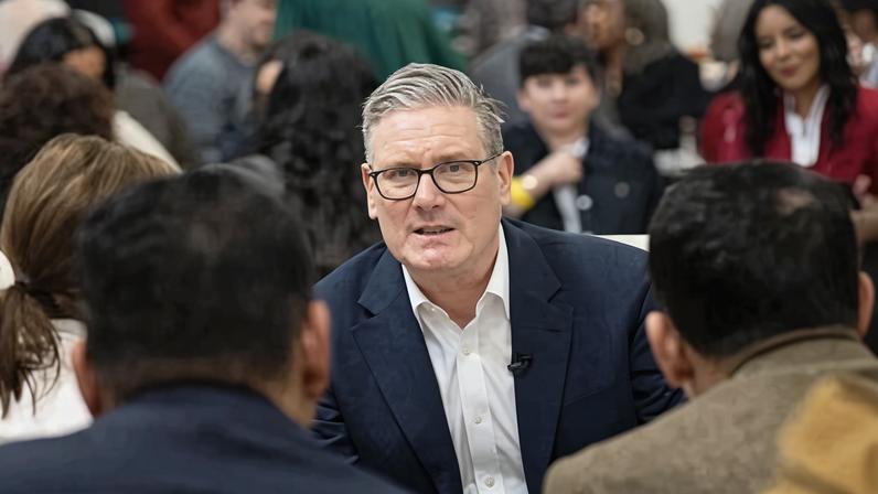 Starmer acusa Greens; votar nos rivais do Labour pode afetar direitos