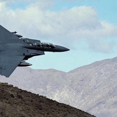 Busca por tripulante americano desaparecido de caça abatido entra no segundo dia