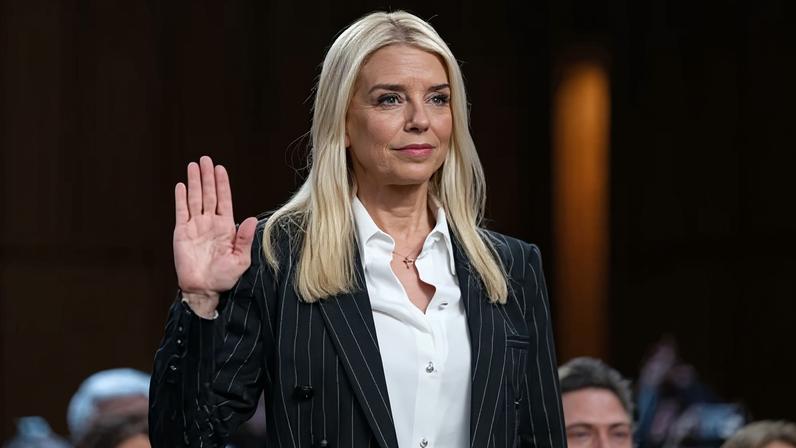 Acusações contra Epstein e pressão do chefe marcam Bondi como operador de Trump