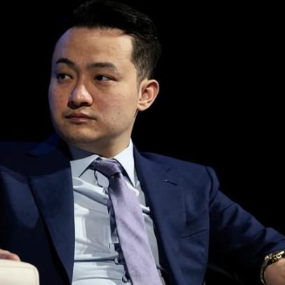 Bilionário processa criptomoeda cofundada por Trump por congelamento ilegal