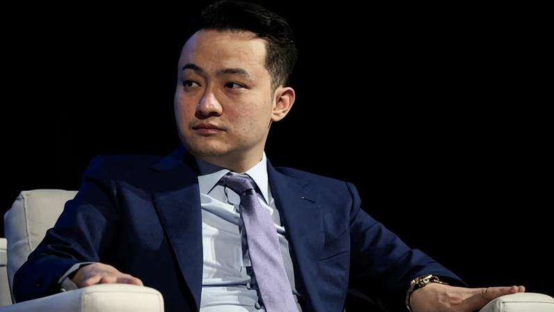 Bilionário processa criptomoeda cofundada por Trump por congelamento ilegal
