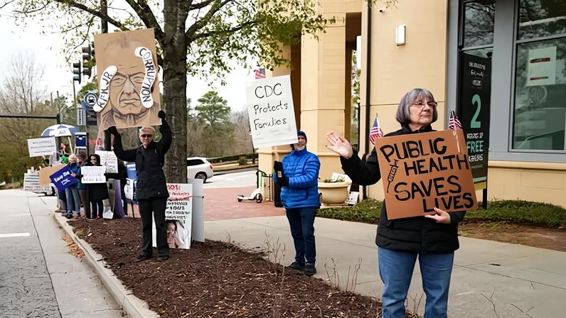 Saúde pública ganha destaque nas campanhas de meio mandato dos EUA