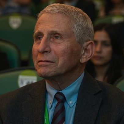 Anthony Fauci faz leitura de Édipo Rei em Washington, DC