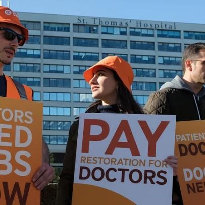Associação Médica Britânica é acusada de hipocrisia durante greve salarial
