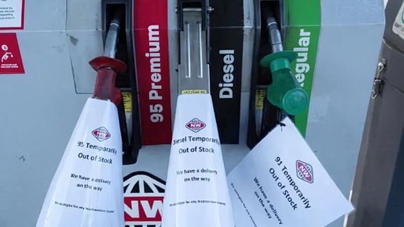 Pagamento em sete dias: médico NZ cobra embaixada dos EUA por combustível