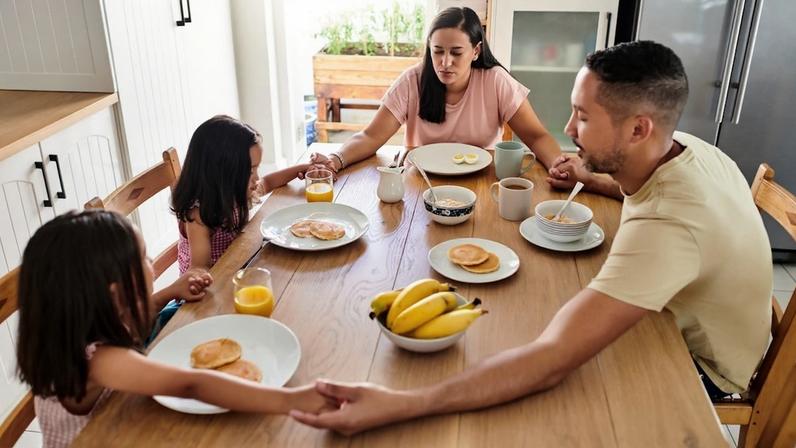 Start Your Day with God: 7 Morning Prayers for the Whole Family