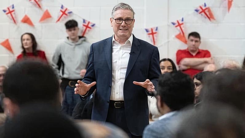 Médicos residentes acusam Starmer de sabotar acordo sobre salários e empregos