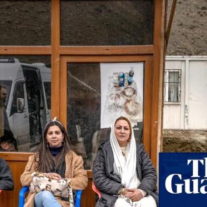 Na fronteira, iranianos fogem da guerra e alguns voltam para casa