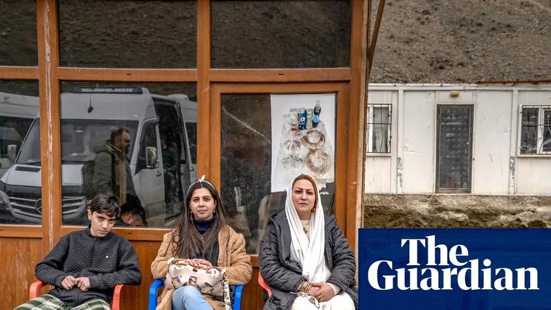 Na fronteira, iranianos fogem da guerra e alguns voltam para casa