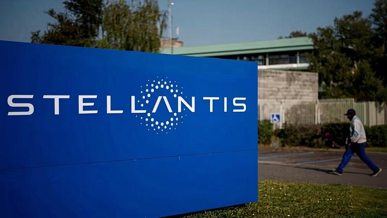 Stellantis recalls 44 mil carros no UK por falha que pode causar incêndio