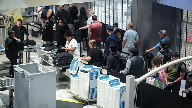 Senador critica nova política de triagem de sapatos nos aeroportos dos EUA como imprudente