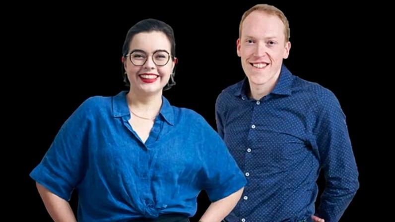 Restaurante muda de mesa três vezes para manter conversa até o fechamento