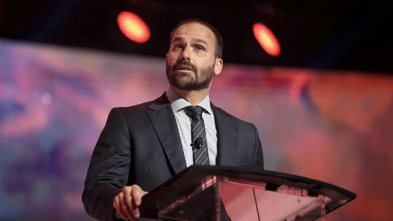 Lindbergh Farias pede extradição de Eduardo Bolsonaro e inclusão na Interpol