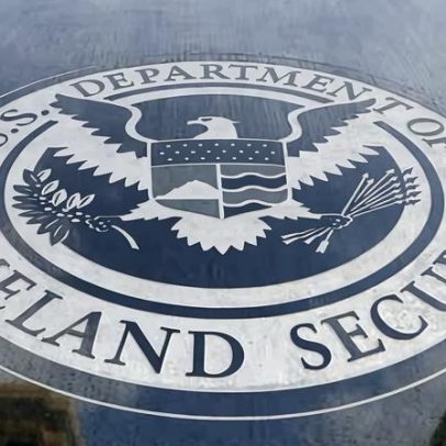 Governo entra oitava semana Johnson enfrenta revolta sobre financiamento do DHS