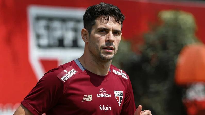São Paulo rescinde com Oscar e meia abre mão de valor milionário