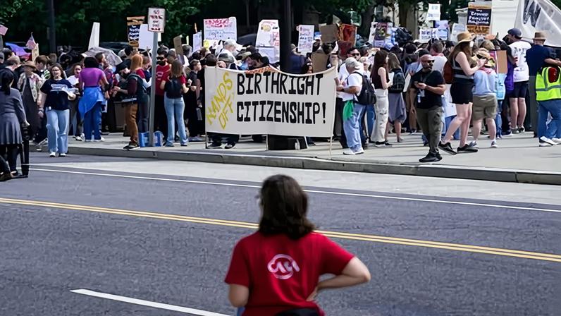 Corte Suprema dos EUA avalia se Trump pode negar cidadania por nascimento