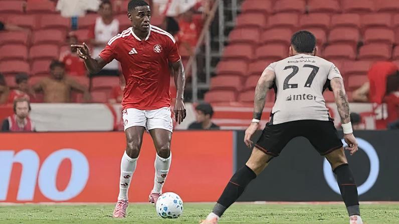 Internacional decide uso de Félix no jogo contra o Corinthians